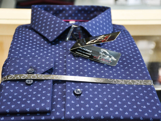 Koszula męska elegancka grafika wzór regularny granatowy długi rękaw  na guziki.