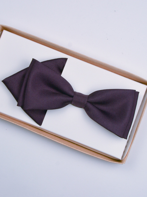 Fioletowa  mucha męska z poszetką gładka jednolita