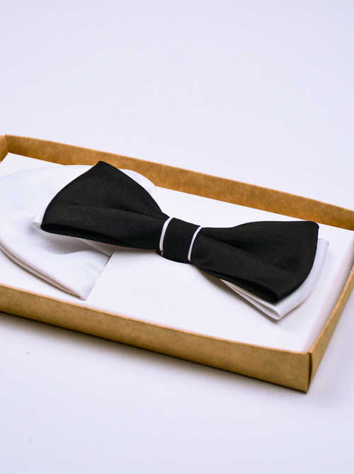 Czarno biała  mucha męska z poszetką gładka jednolita