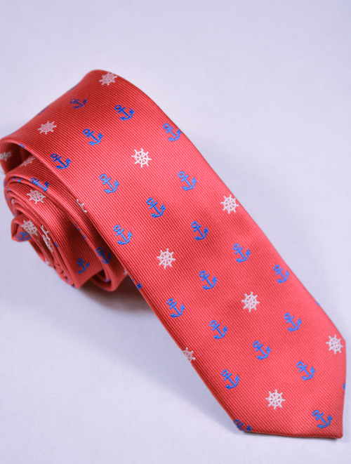 Czerwony krawat  w kotwice