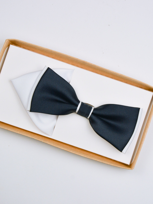 Biało-granatowa  mucha męska z białą poszetką gładka jednolita