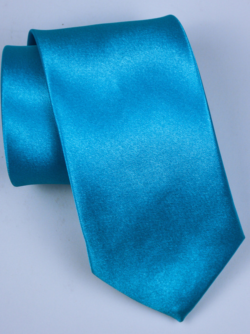 Błękitny krawat męski z delikatnym połyskiem