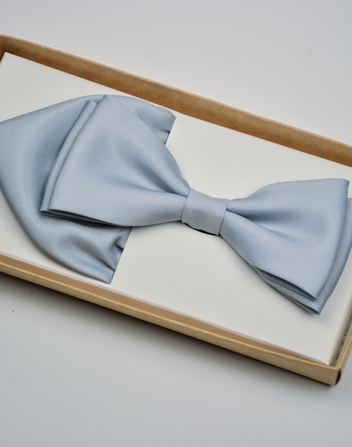 Jasno stalowa mucha męska jednolita gładka z  poszetką 